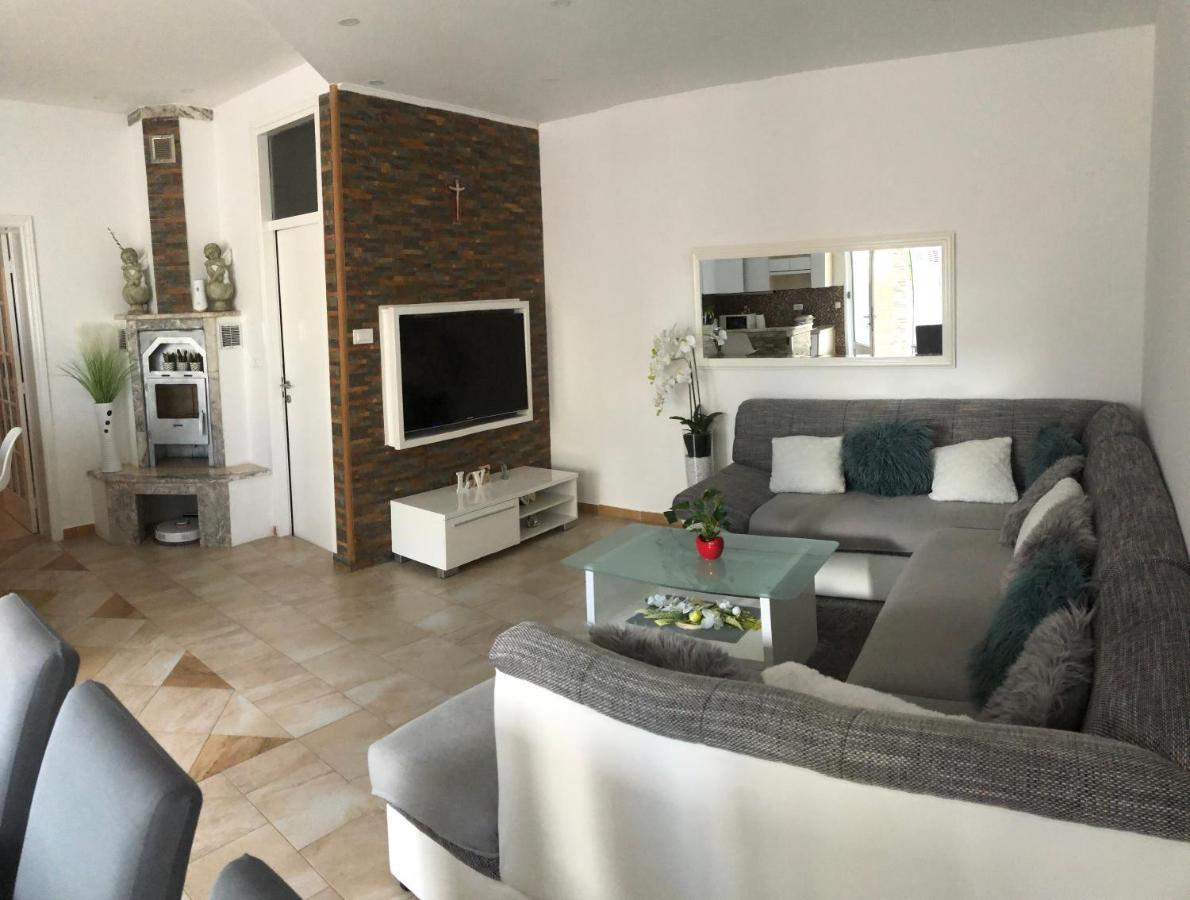 Apartments Ljube Макарска Экстерьер фото